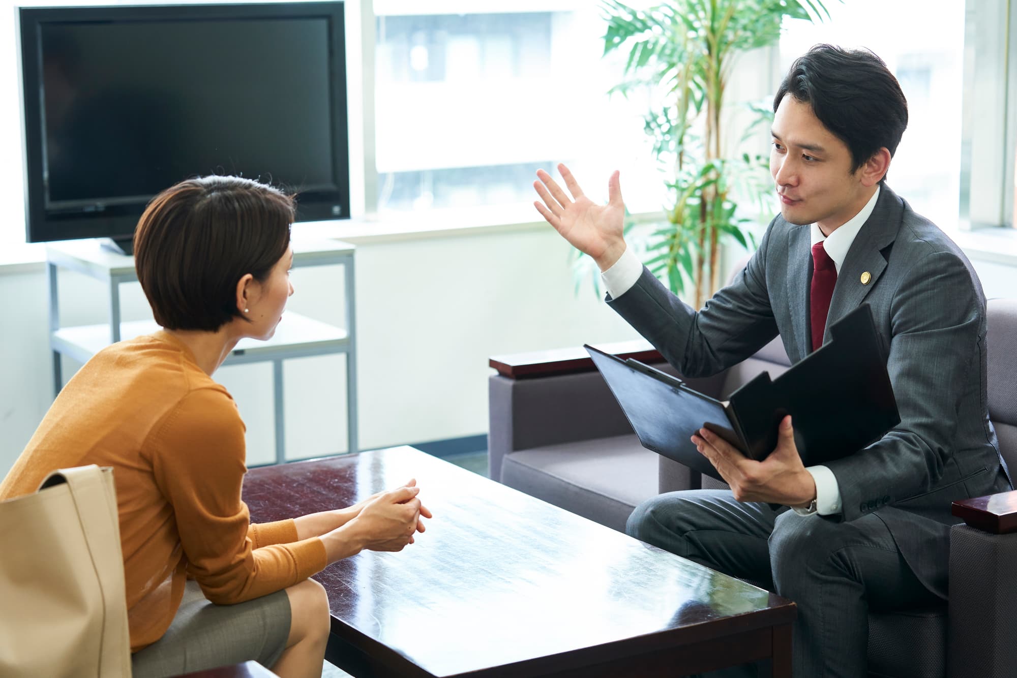 立ち退き交渉は弁護士に代行してもらうべき?メリットやデメリットを解説