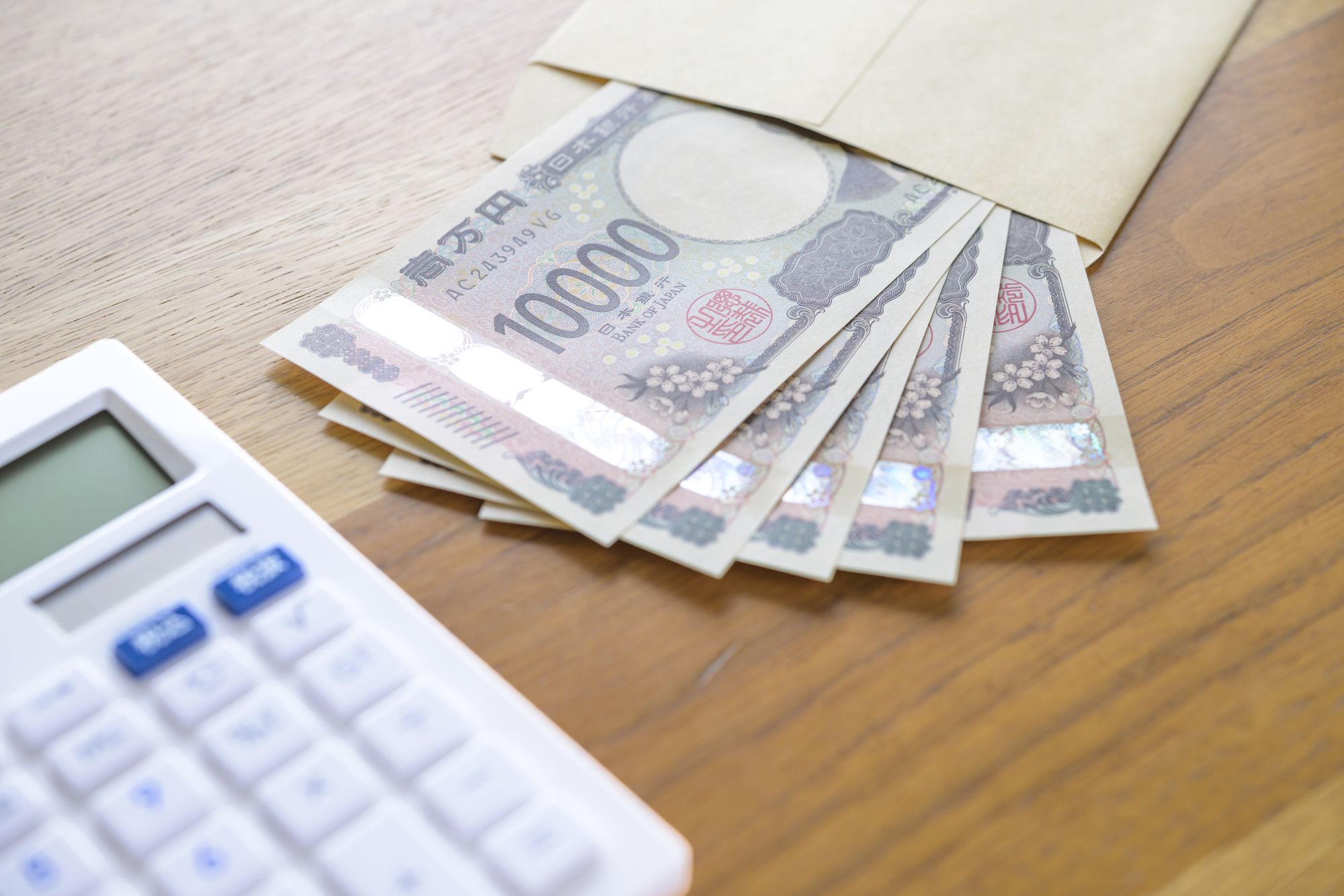 自己破産すると給料は差し押さえられる?その後の収入やボーナスはどうなる?