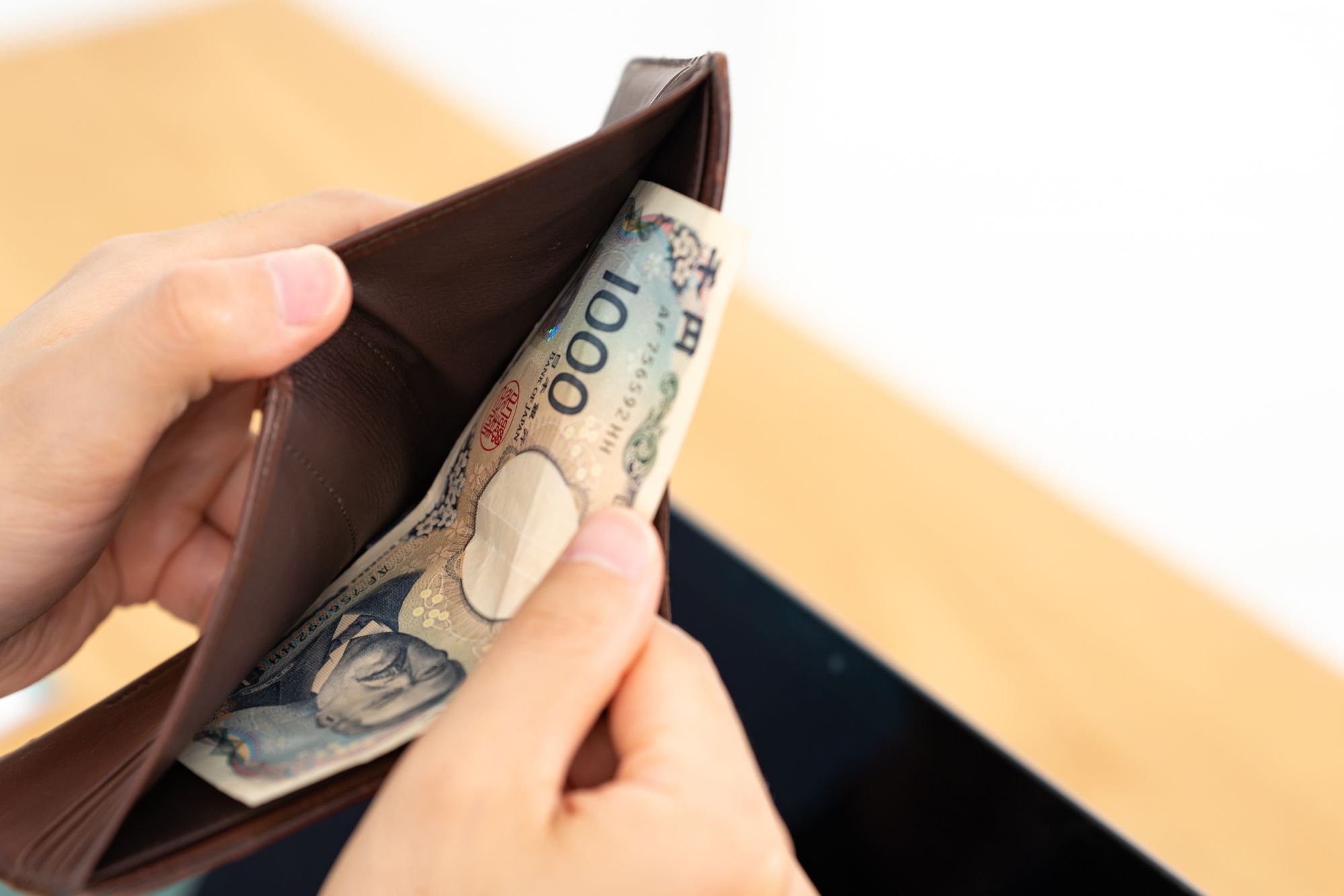 「お金がない、生活が苦しい」場合どうする?足りない理由や対処法を解説