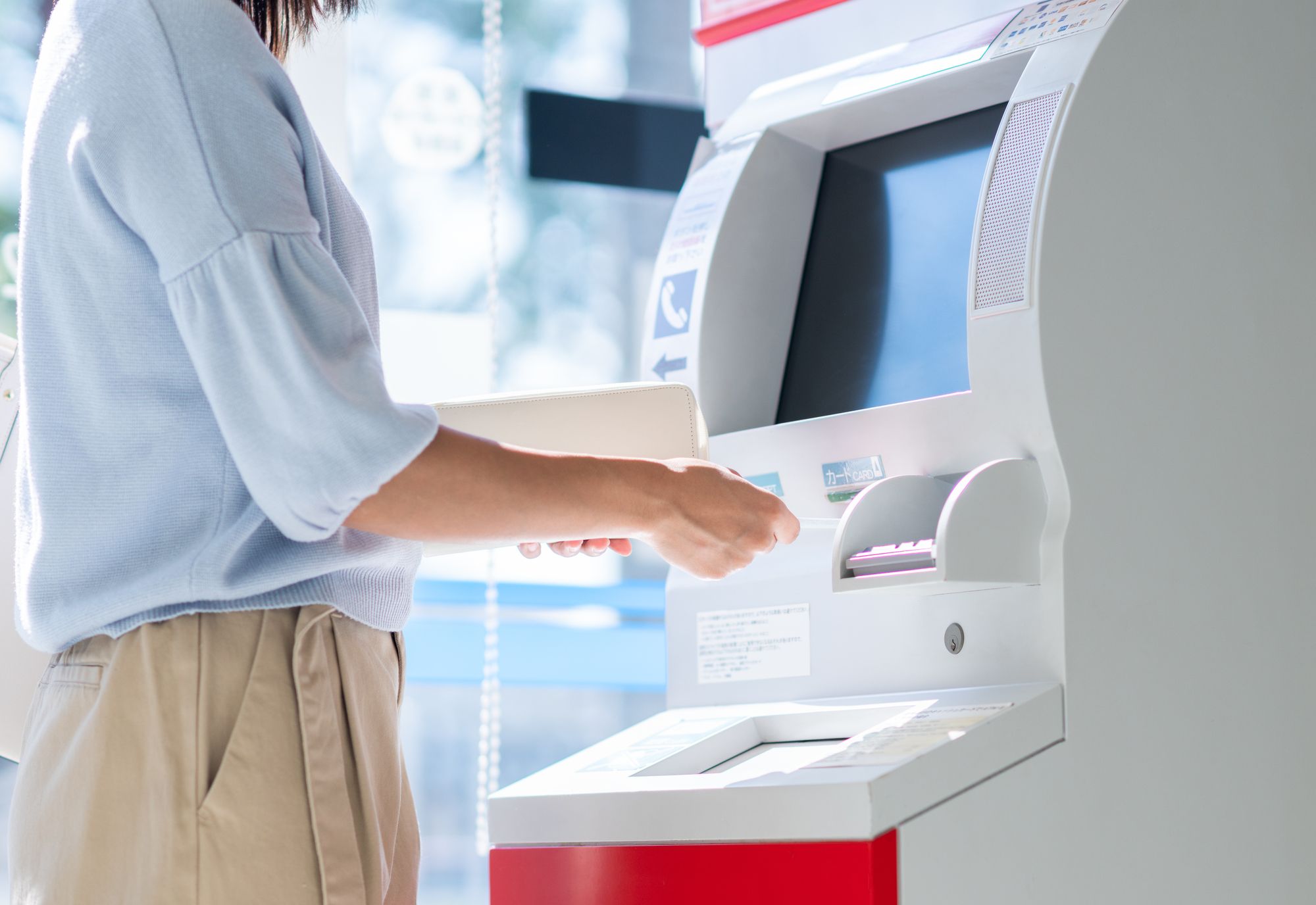 カードローンの減額方法は?債務整理の種類や払えない場合の相談先を解説