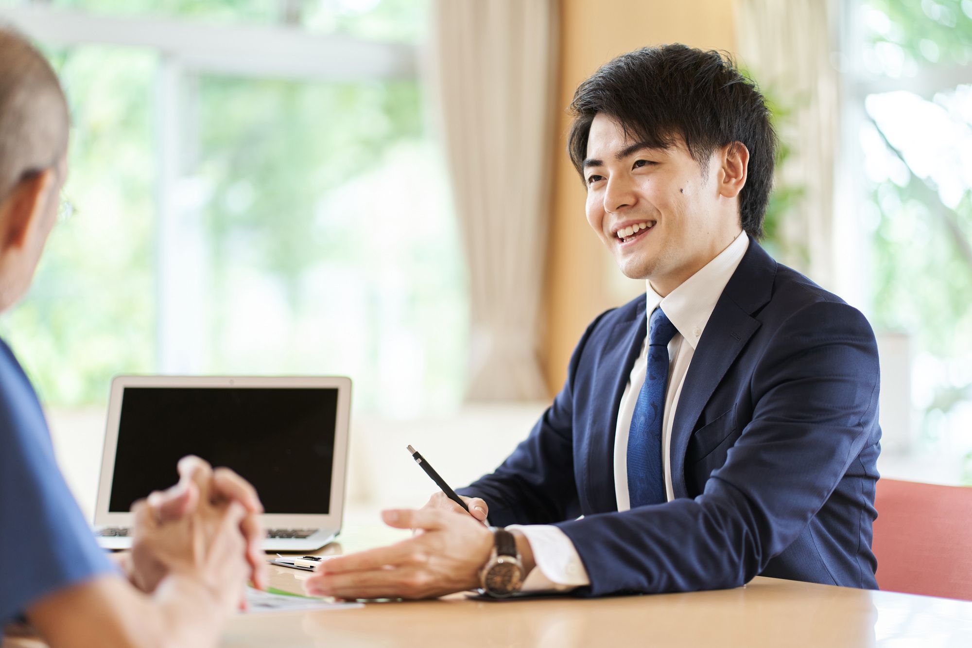 債務整理における任意整理と個人再生の違いは?向いているのはどっち?