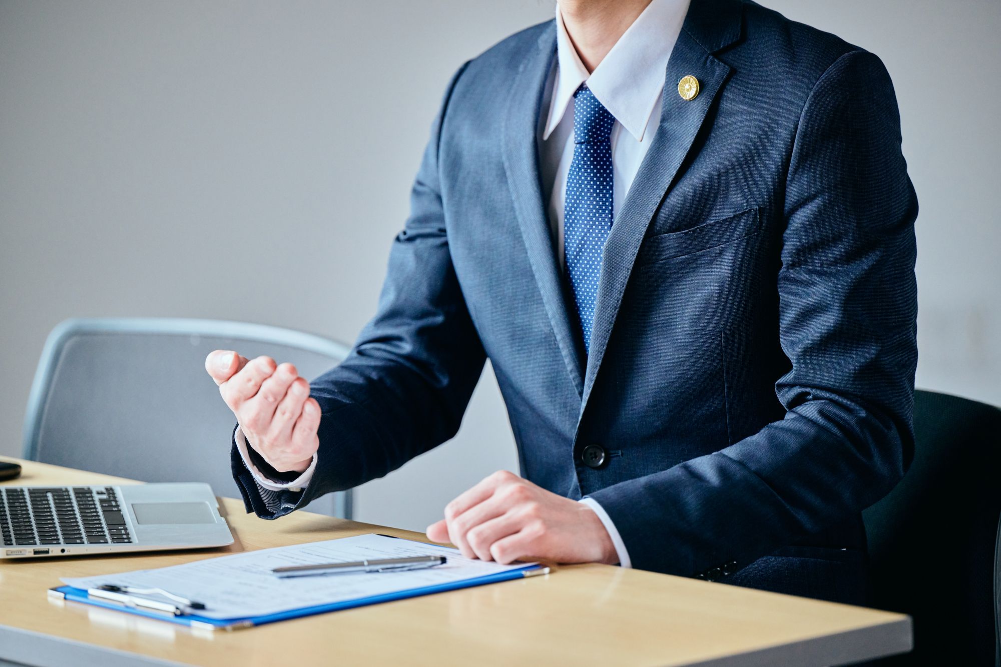 債務整理での弁護士と司法書士の違いとは?任意整理はどっちに依頼するべき?